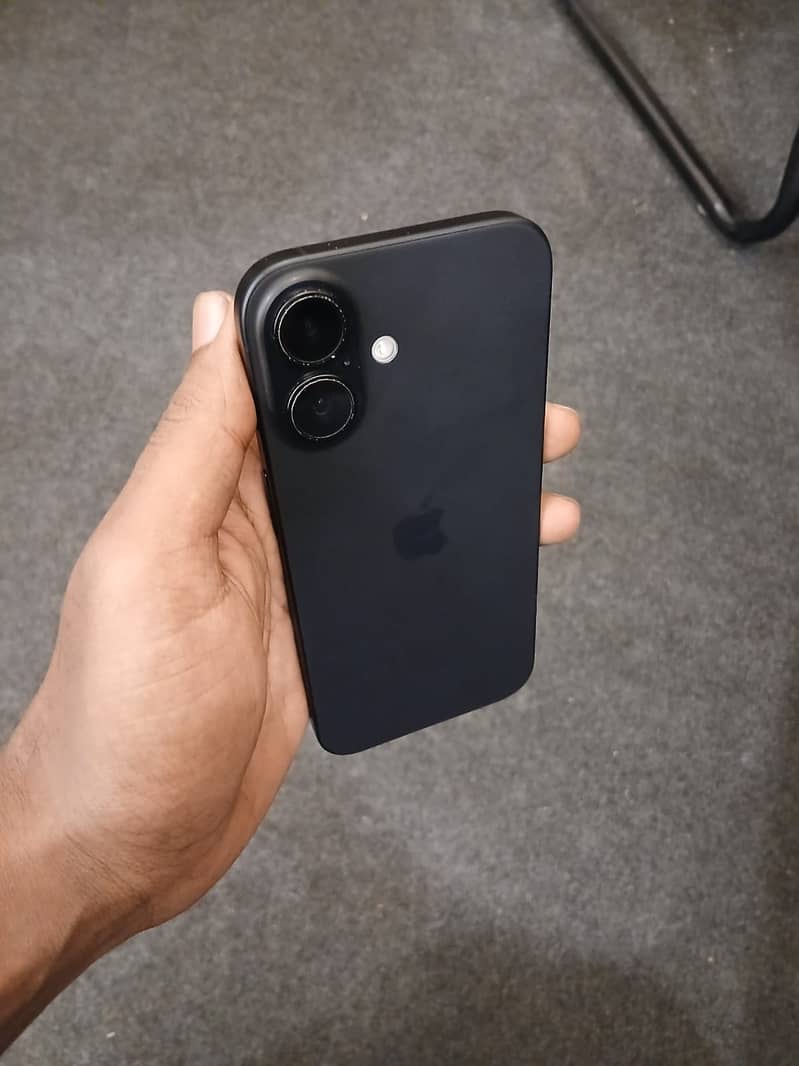 Apple iPhone 16 9