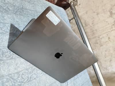 Macbook Pro 2018 late Core i9 9th Gen 32 Gb Ram 512 Gb Ssd