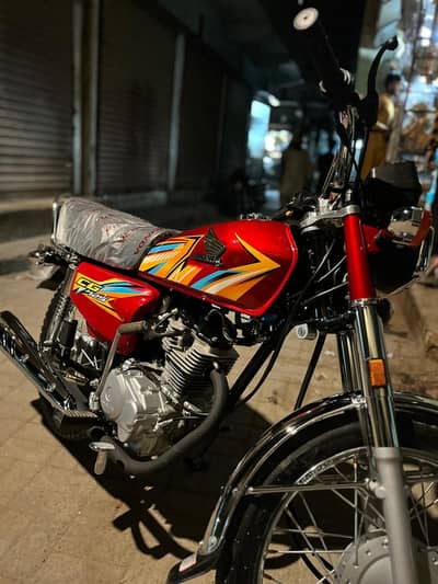 125 honda bike 350 Km use.  new zero metr bike ha urgent sales