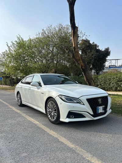 Crown wn Rs hybrid super luxury car