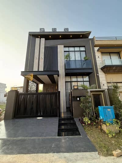 5 MARLA MODERN HOUSE FOR SALE NEAR TO PARK