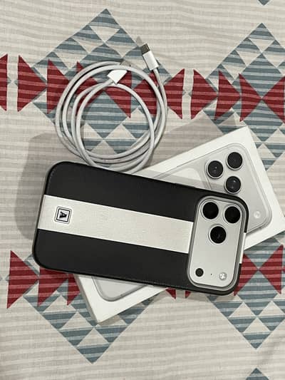 iPhone 17 pro max 256 silver uk model just 45 cycles count