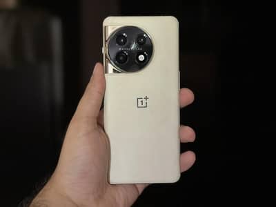 OnePlus 11 Jupiter Rock Edition