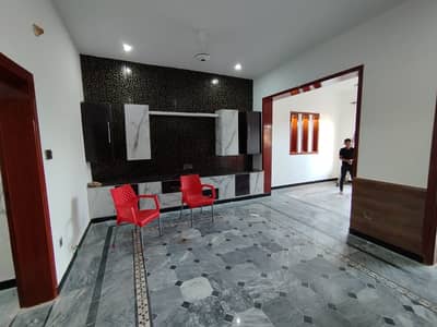 5marla beautiful second floor house available for rent with all facilities