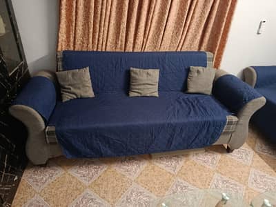 7 seater  slightly use . sale bcoz change home. so urgently sale