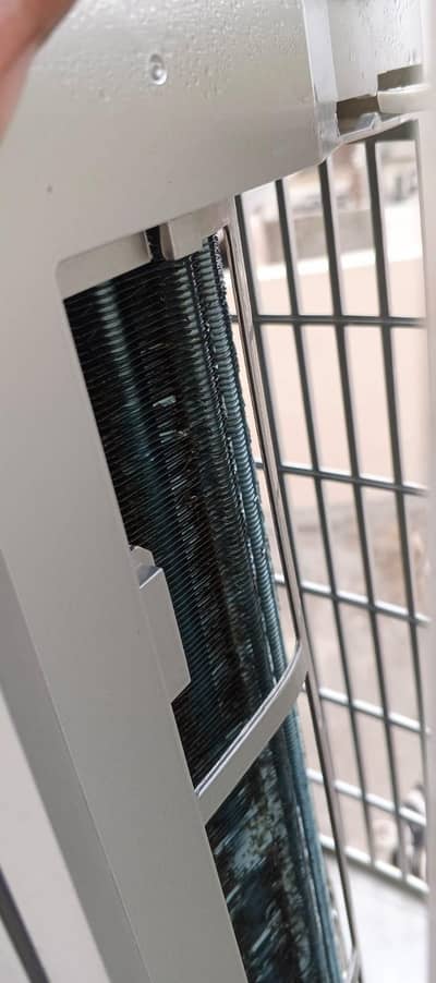 Non inverter AC 10/10 condition Sale