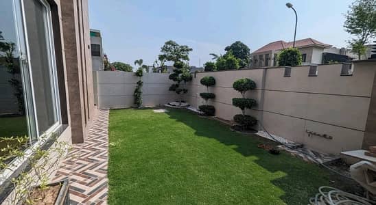 Investors Should sale This House Located Ideally In DHA Defence