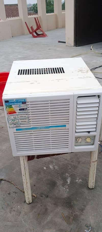 Power full 10/10 good condition window AC 800 watt