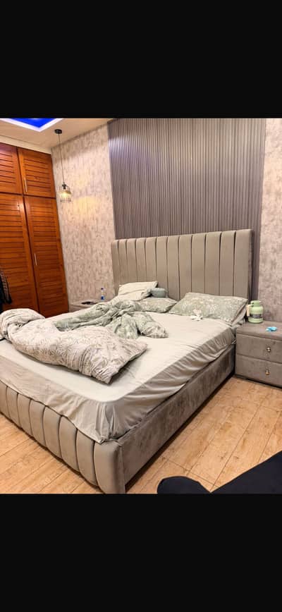 Bed with side tables and dressing