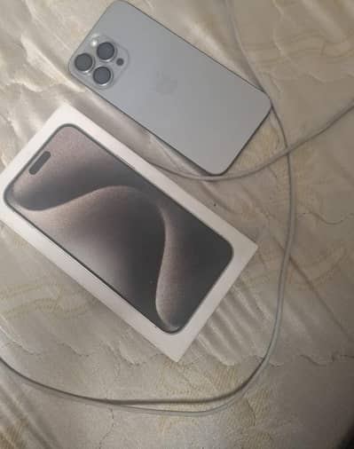 15 Pro Max 256 Gb. . . Betry Health 89 10by10 Dual physical Sim