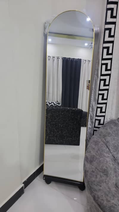 dressing with mirror