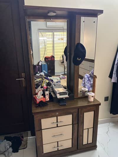 1 Bed 1 dressing 2 side table