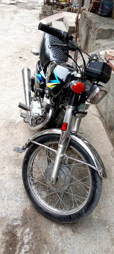 FULLY LUSH HONDA CG 125 MODEL 15/16  ARJENT SEAL