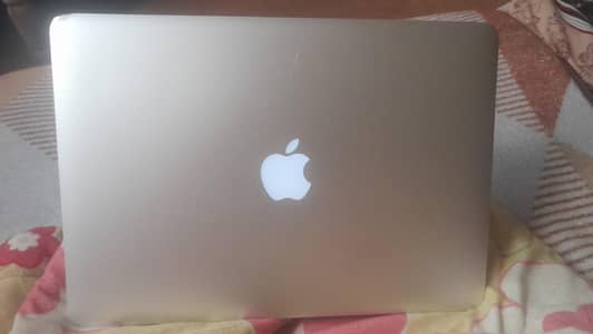 MacBook Air 2017 | 13 Inches | 8GB RAM & 256GB SSD