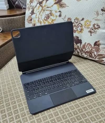 iPad megic keyboard p11