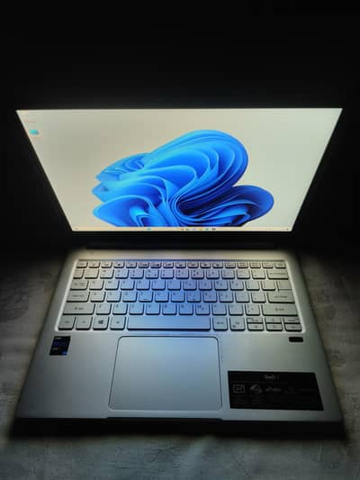 Ultra-Slim i7 11th Gen, 16GB RAM, and 2K display acer swift 5