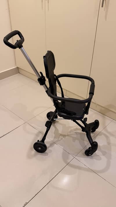 Kids travel stroller, lightweight, cabin approved, easy to carry.