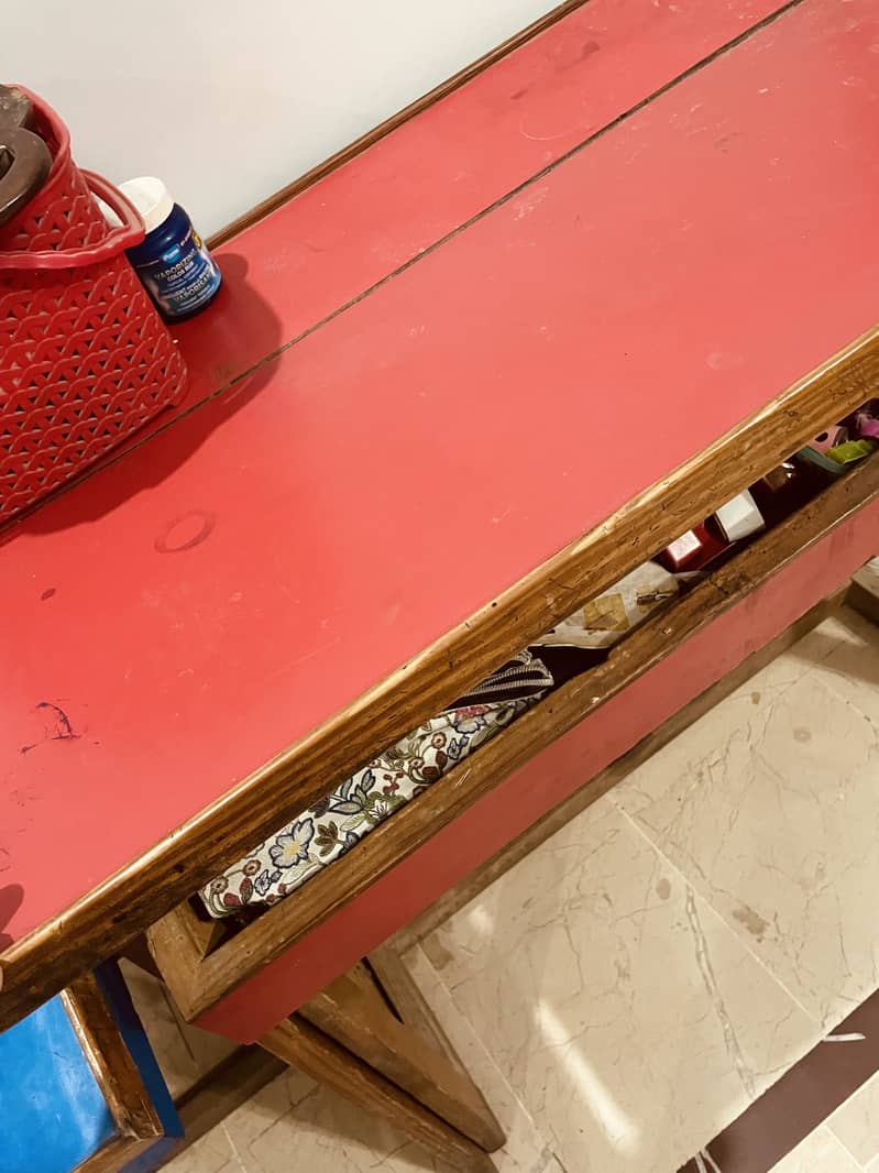 Study tables set with attached space inside 1