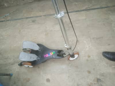 5 wheels scooty manual