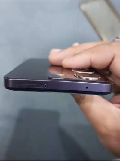 serious person contact family use phone Daba charger etc