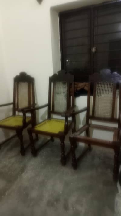 bhot achy chair ha 3 PCs