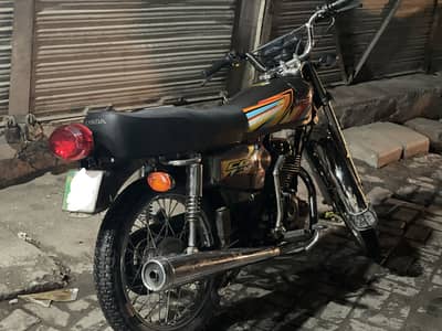 Honda CG 125 2011 model modified by body