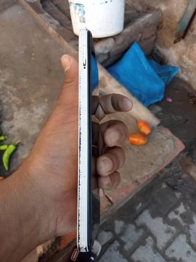 Infinix Samrat7 4+3 64 full box Charger be hai mobile ma koi issues ni