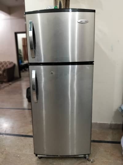 Singer refrigerator with freezer
