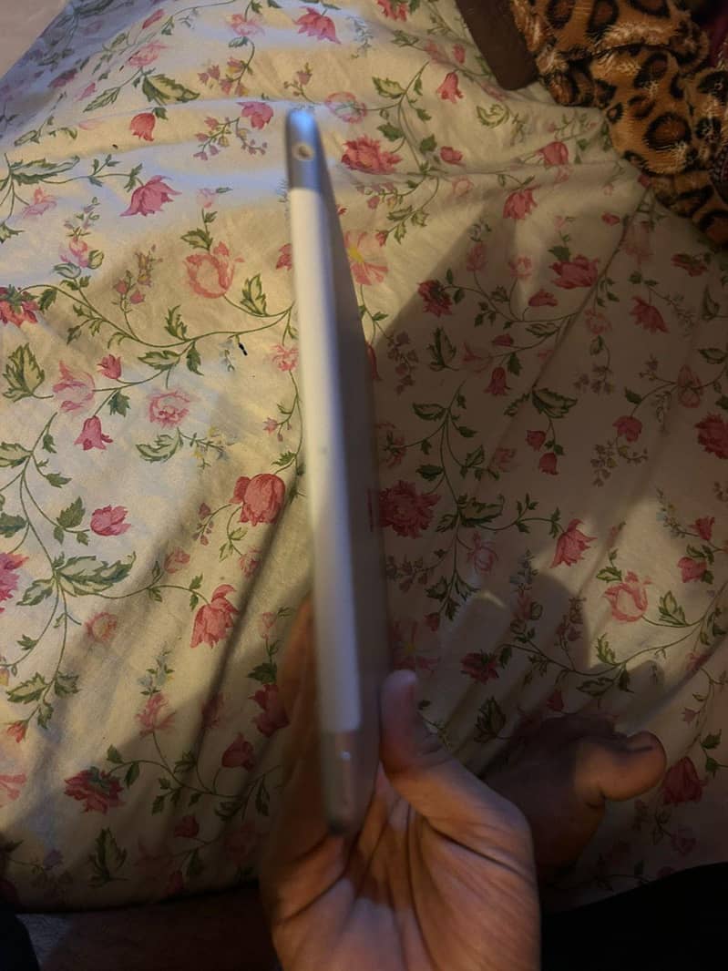 IPAD 5th generation 10/10 APPLE 6