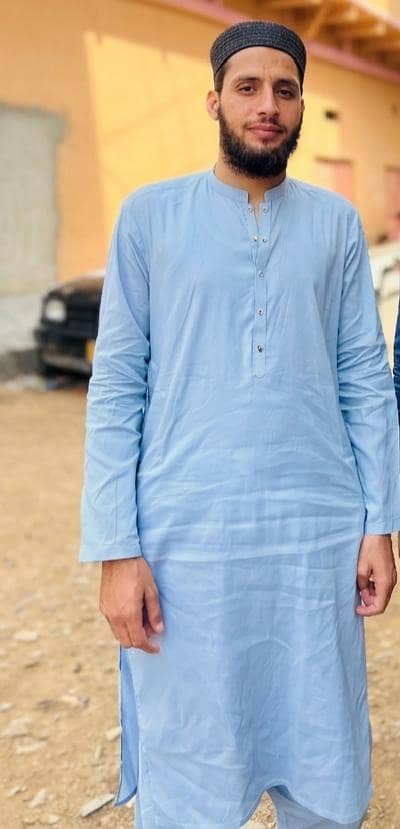 میرا نام عنایت الرحمٰن ہے میں نوکری کے تلاش میں ہوں