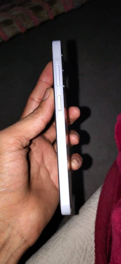 1 month wrenty baki ha takriban 10/10 mobile ha  box original charger