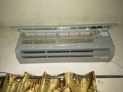 urjent for sale AC TCL DC inverter 1.5 tun 03265728019