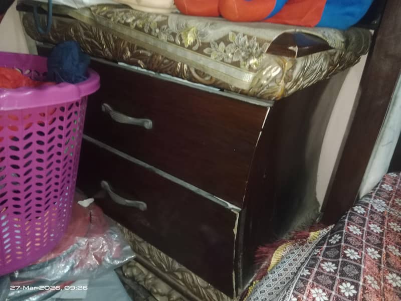 double bed dressing side table. 3