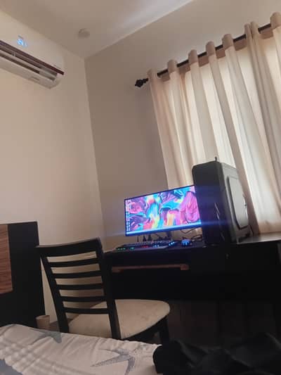 asus h110m-k motherboard and 8gb ram and core i3 7th gen processor.