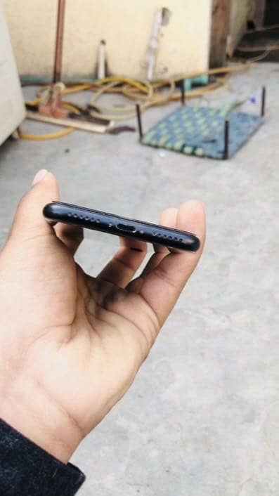 iphone se2022 koi masla ny water pack or Mdm ha 64 gb or battery 78ha