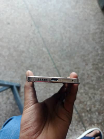 vivo v23 5g 12ram 256 GB ROM condition 10by9 ha sacrech less