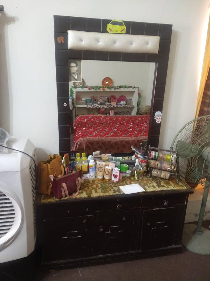 Bed Dressing with Side Table 2