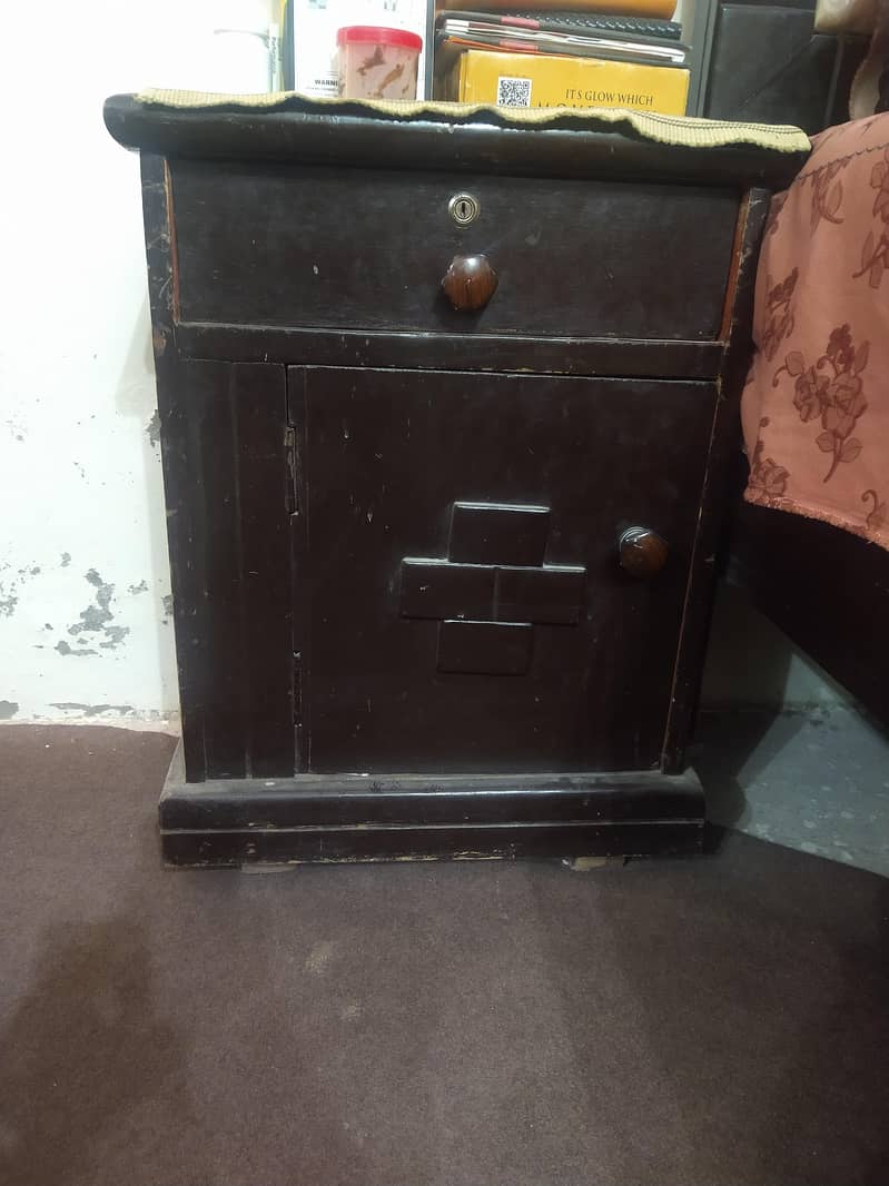 Bed Dressing with Side Table 3