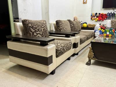 6 seater comfortable Sofa with center Table