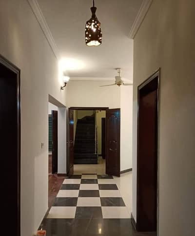 10 Marla 4 Bedrooms House For Rent.