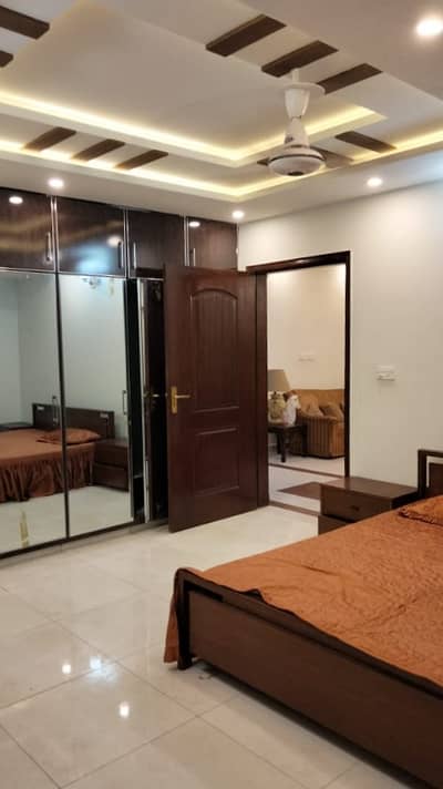 10 Marla 3 Bedrooms Flat For Sale.