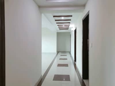 New Design Basement Car Parking Facing McDonald'S Hot Location Apartment