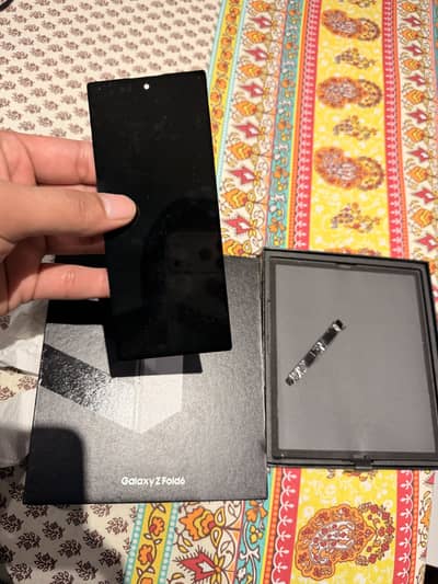 samsung galaxy z fold 6 front lcd