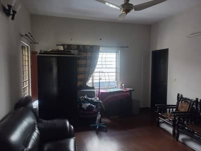 12 Marla 5 Bedrooms House Available For Sale.