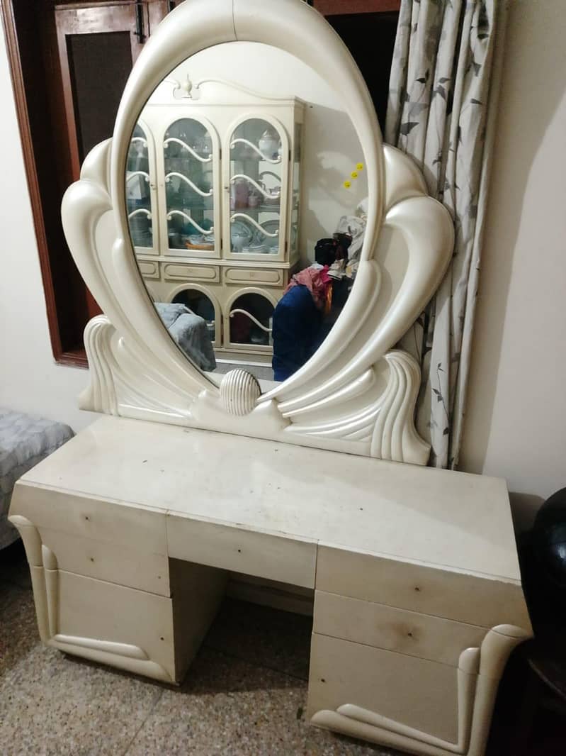 dressing table 0