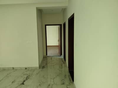 10 Marla Hot Location 3 Bedrooms Flat For Rent.