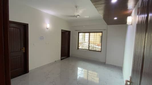 10 Marla New Design 3 Bedrooms Flat For Rent.