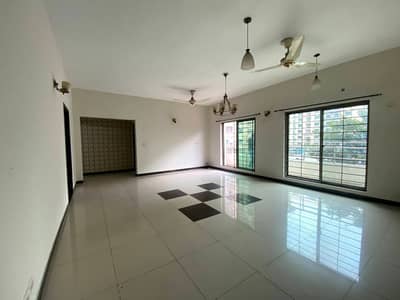 10 Marla Open view 3 Bedrooms Flat Available For Sale.