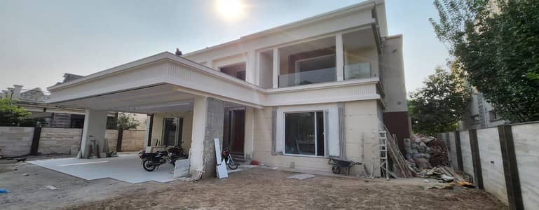 2 Kanal Golf Facing Villa On Finishing Stage