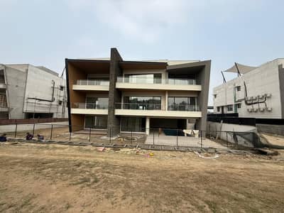 2 Kanal Brand New Golf Facing Villa